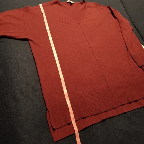 12 Thompson Women's V-Neck Sweater In Vibrant Cherry Pie Color - Picture 5 of 9